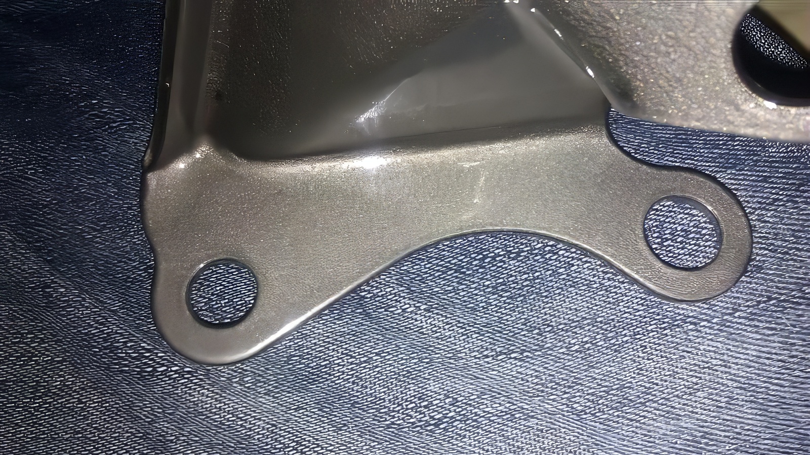 Порошковое покрытие «чёрный хром» с прожилками и трещинами