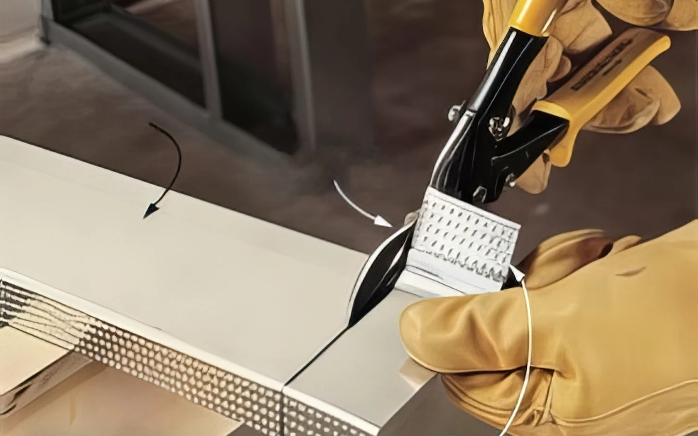 Обрезка стальных стоек