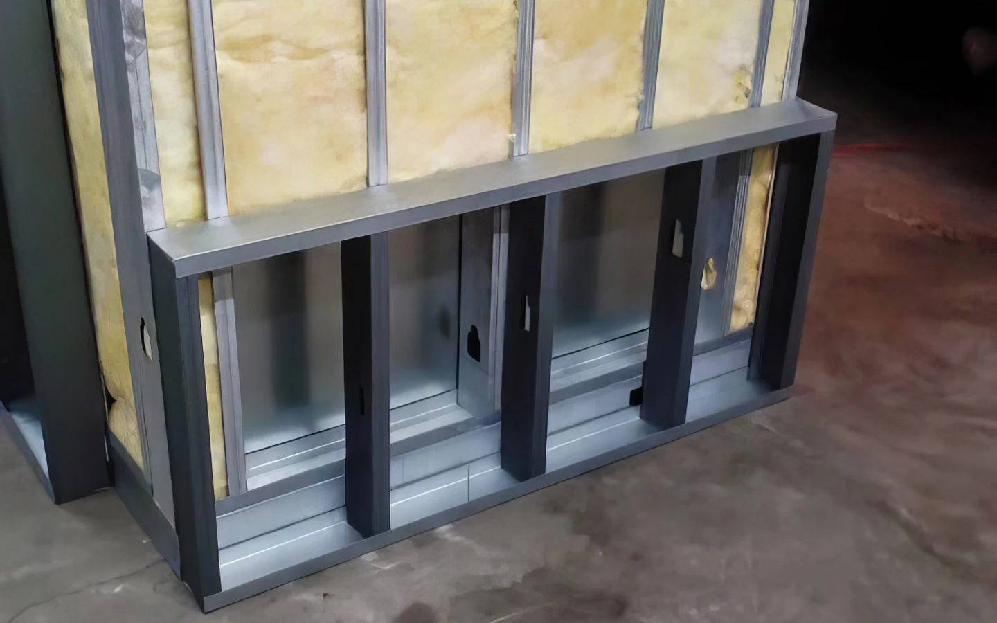 Установка задних изоляционных панелей снаружи печи