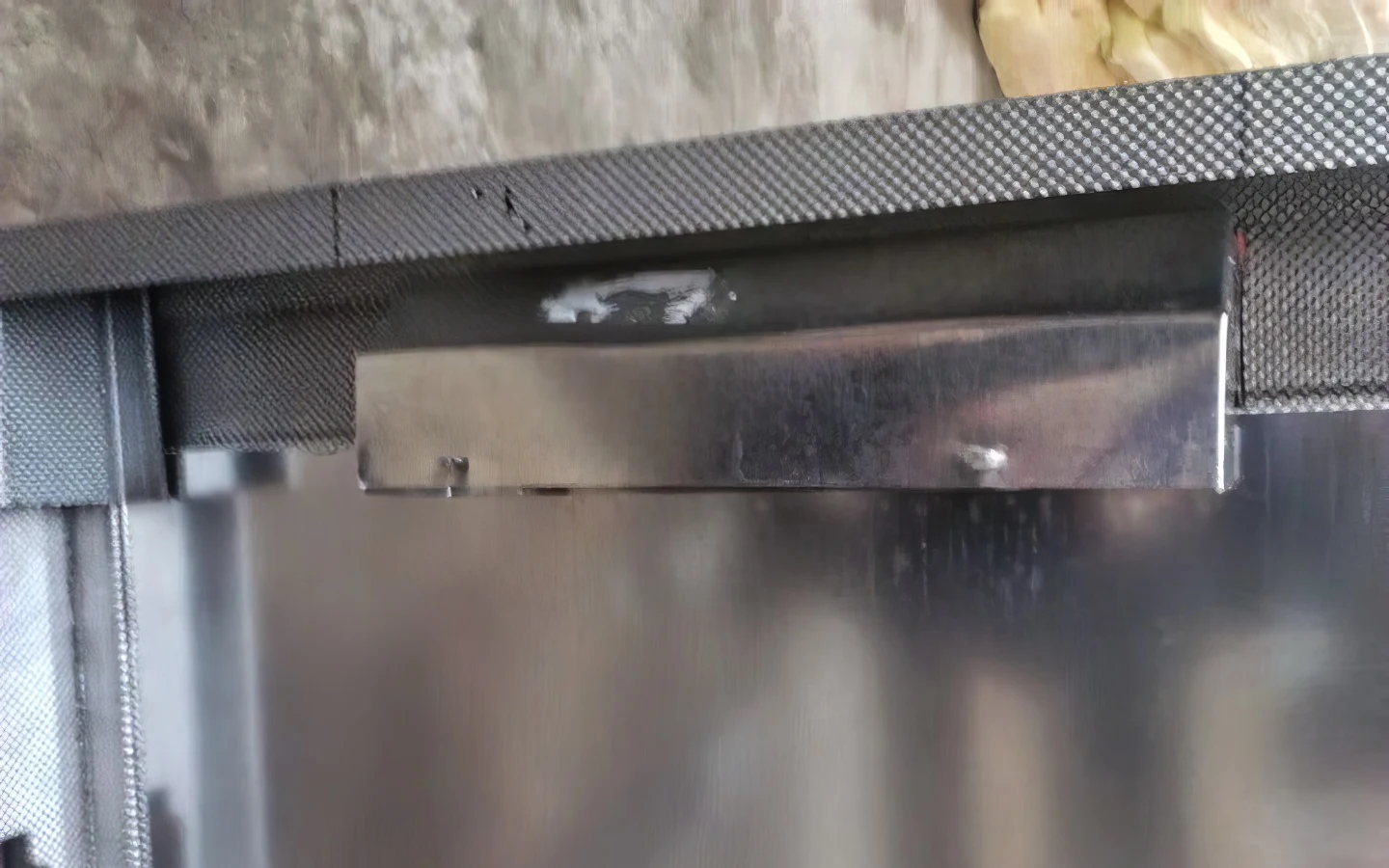 Часть верхнего колена воздуховода печи для порошкового покрытия деталей