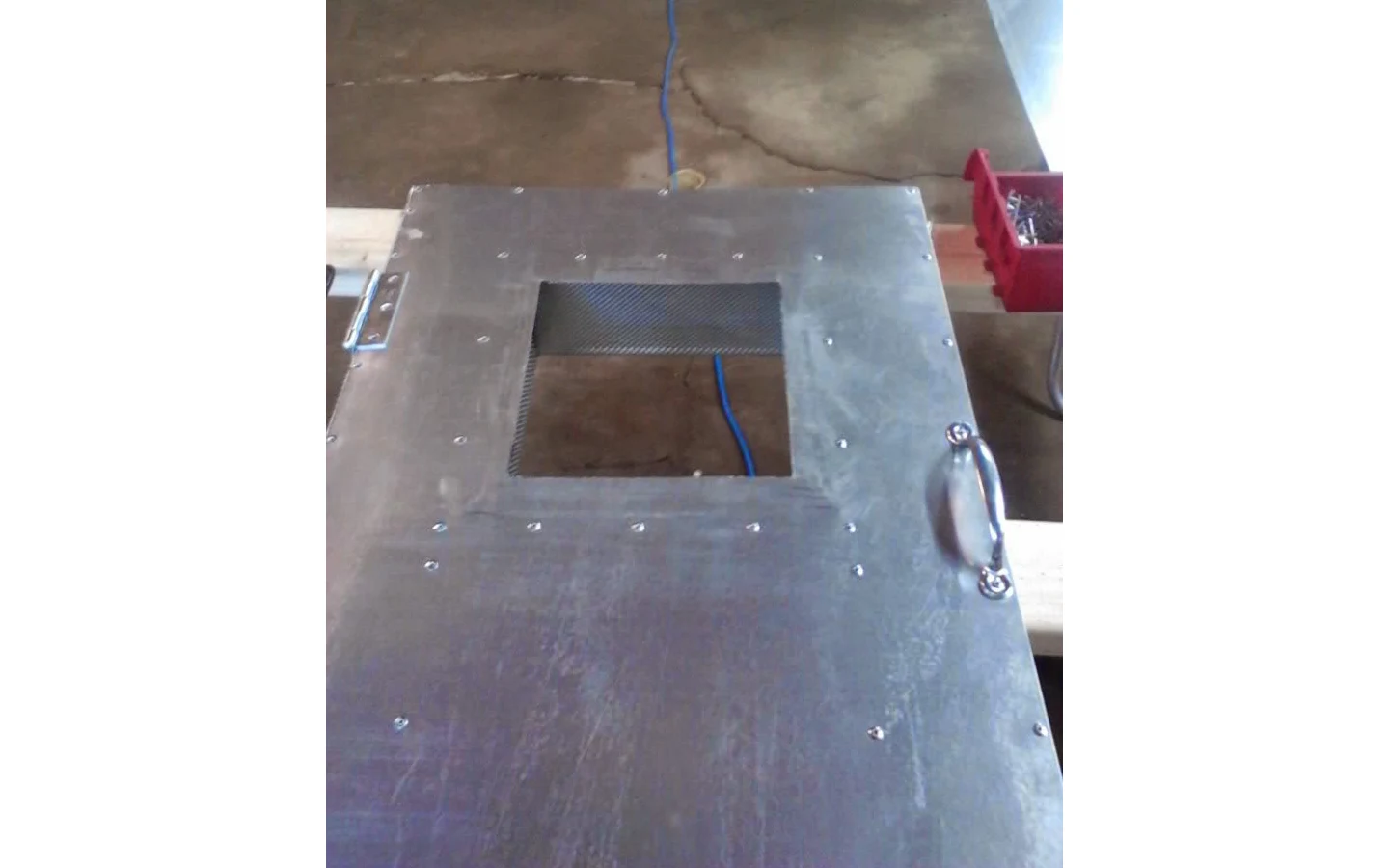 Вырез для окна в оконной раме