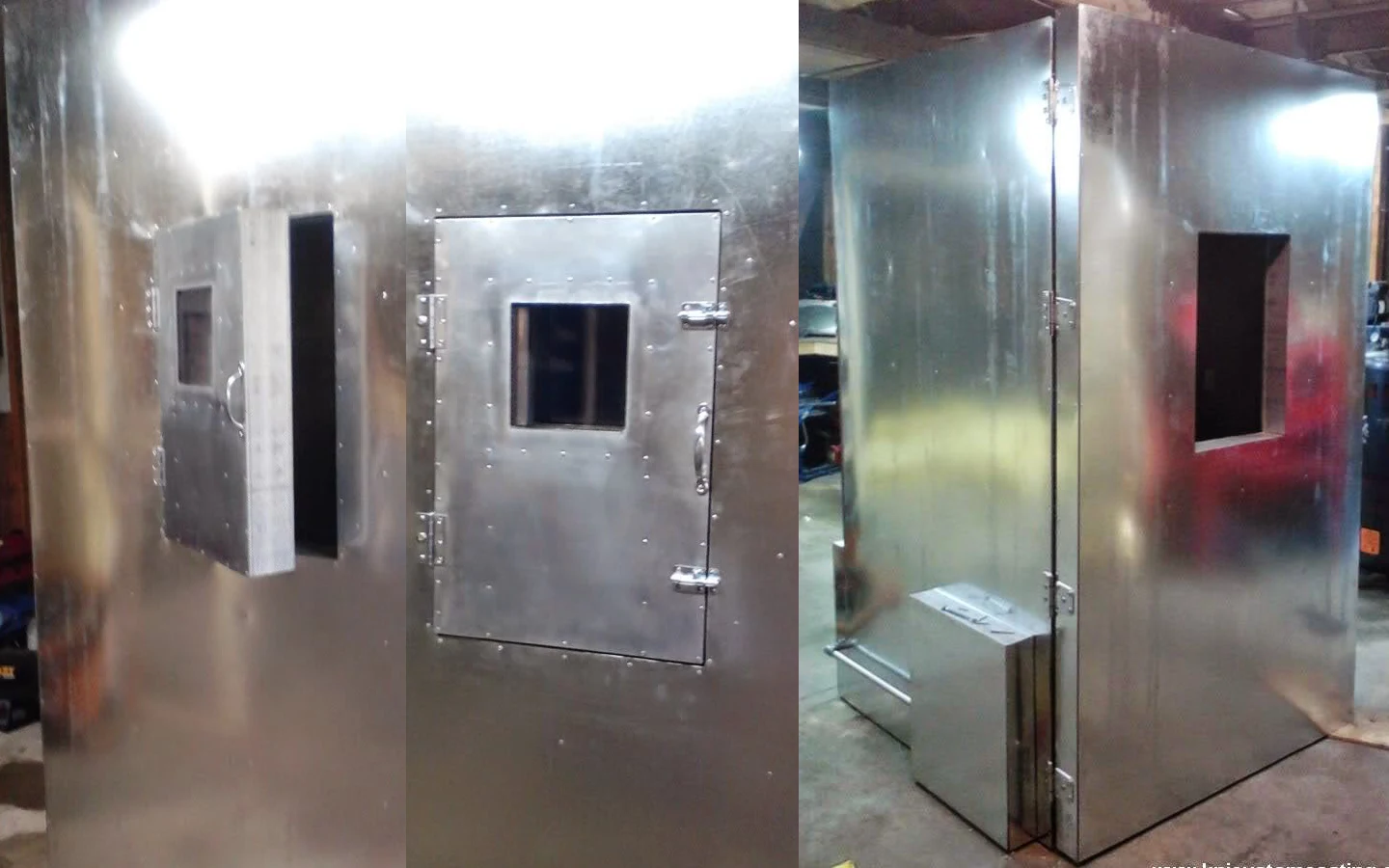 Установленные основная дверь со смотровой дверью в ней